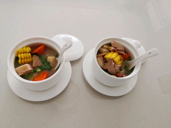 莲藕玉米花生山药汤