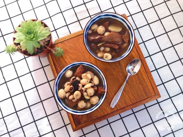 莲子芒果核煲瘦肉