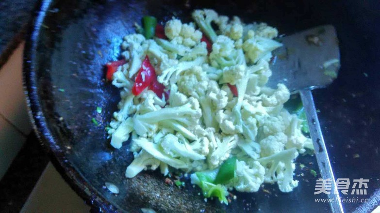 花菜炒肉片的做法
