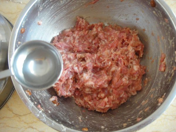 榨菜笋丁鲜肉饼