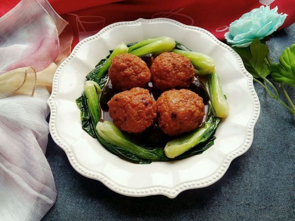 油菜香菇烧丸子