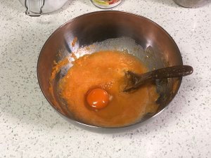 怎么做美味的南瓜肉松蒸蛋糕