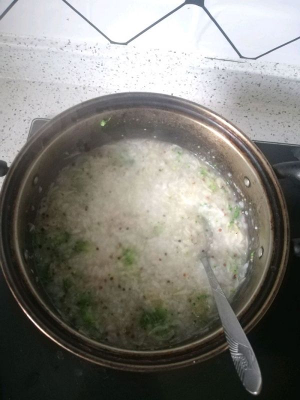 藜麦西蓝花虾皮粥