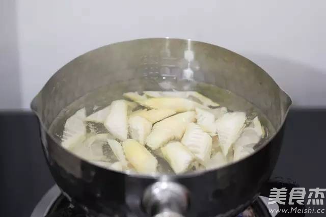 鲜笋三杯鸡的做法