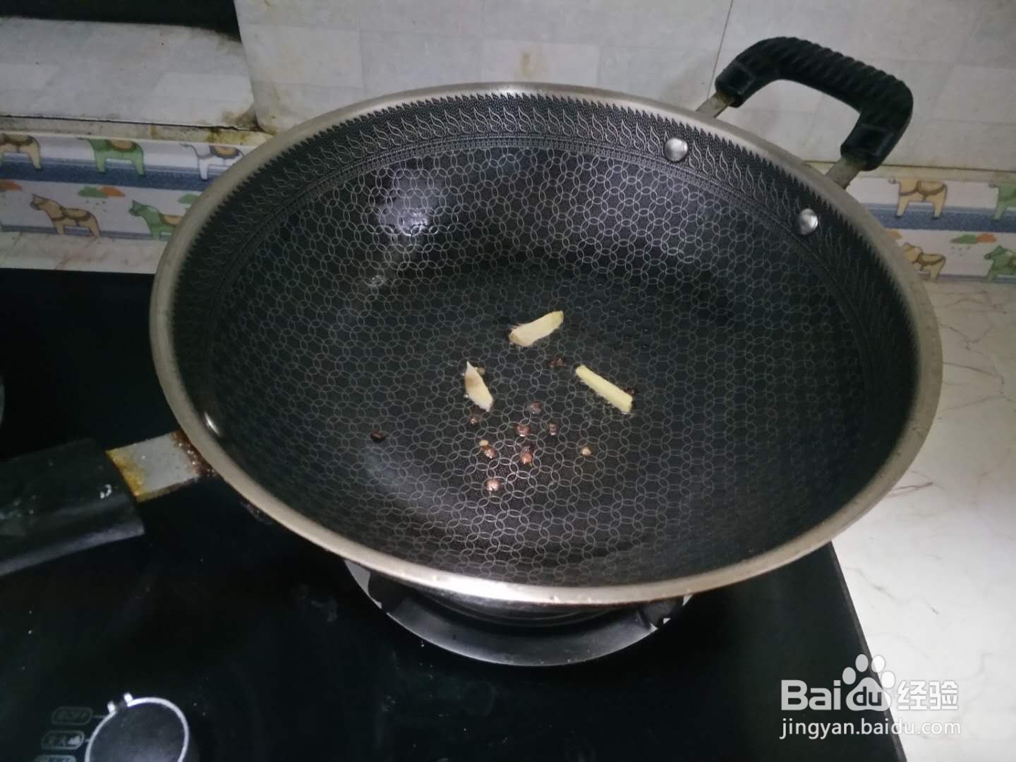 蒜苔青椒炒火腿的做法