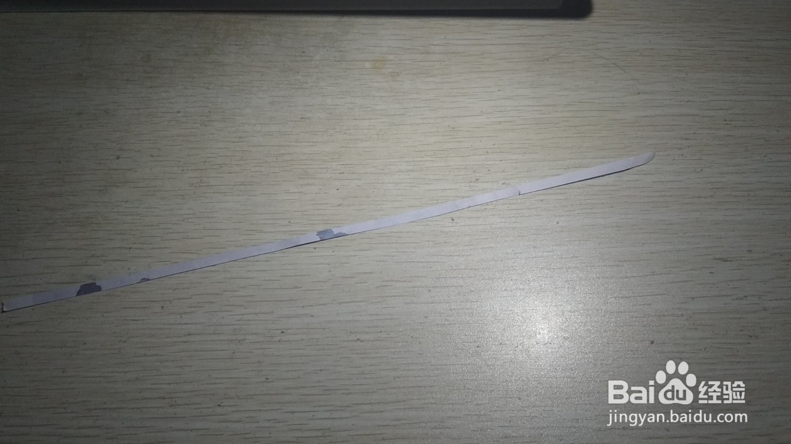 如何用细长的纸条做简易的手机支架