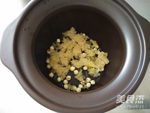 木瓜莲子银耳羹