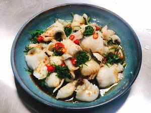 孩子都喜欢吃的葱油鱼片怎么做
