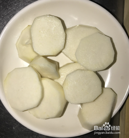 土豆芋头烧鸡腿的做法