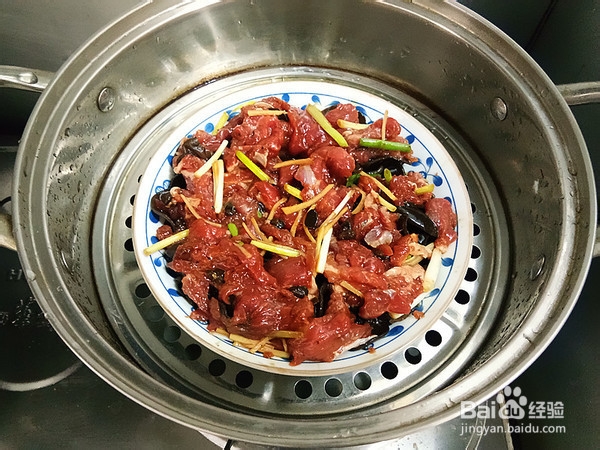 木耳蒸牛肉的做法