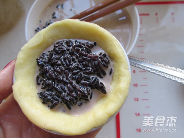 黑米黄桃派的做法