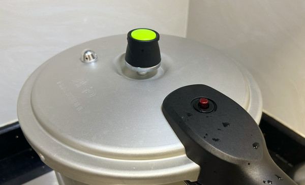 松茸白萝卜牛排骨汤