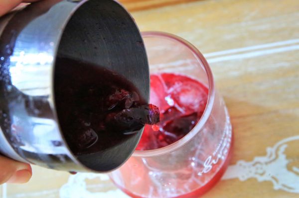 蜜桃车厘子气泡水