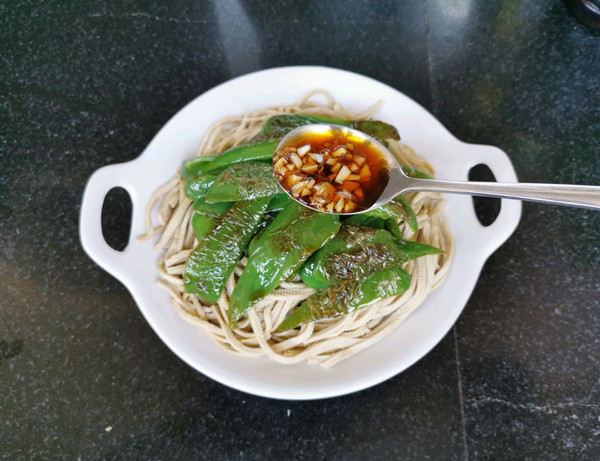 捞汁干丝虎皮椒