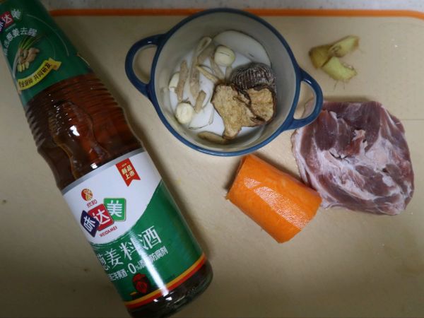 药膳红萝卜羊肉汤