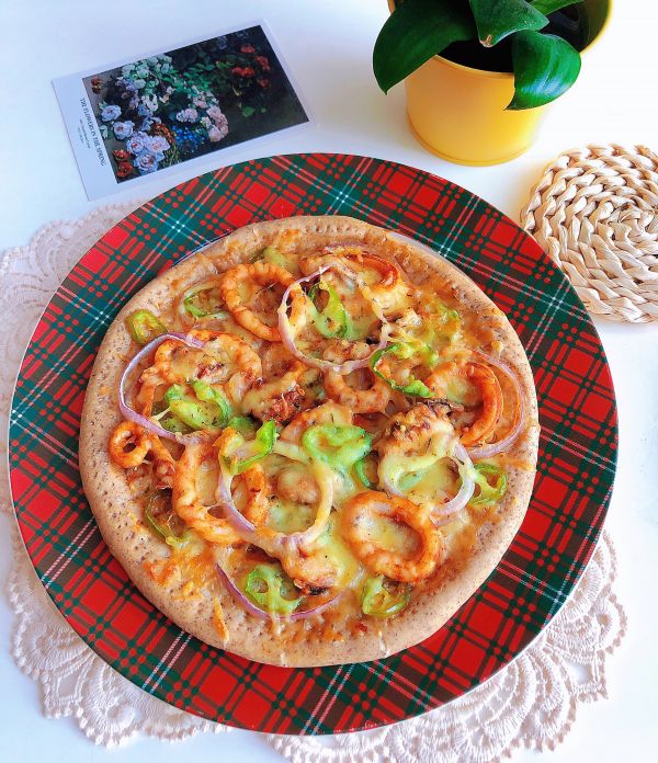 贻贝海鲜黑麦披萨