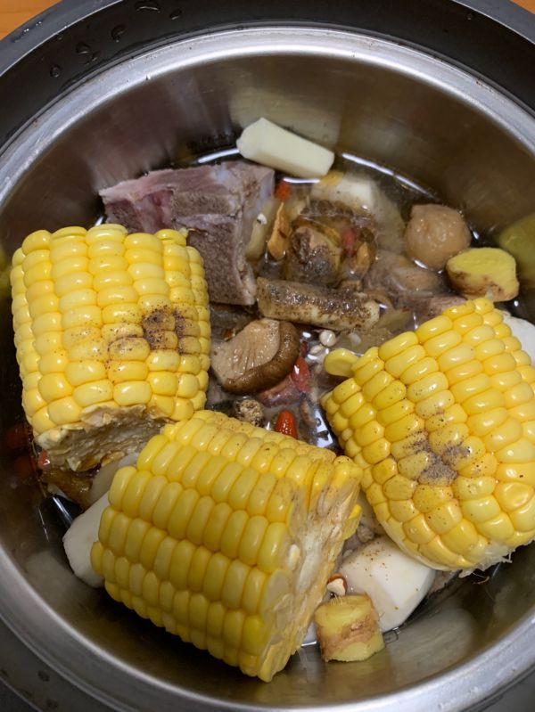 鲍鱼花菇玉竹煲排骨