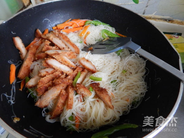 青椒鸡排炒米线
