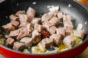 炖着吃的牛腩