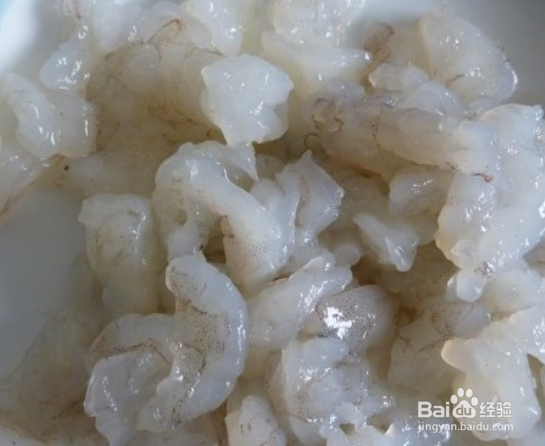 鲜虾如何去除泥线?