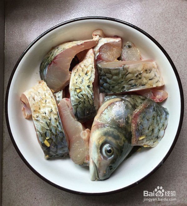 泡儿菜烧草鱼的做法