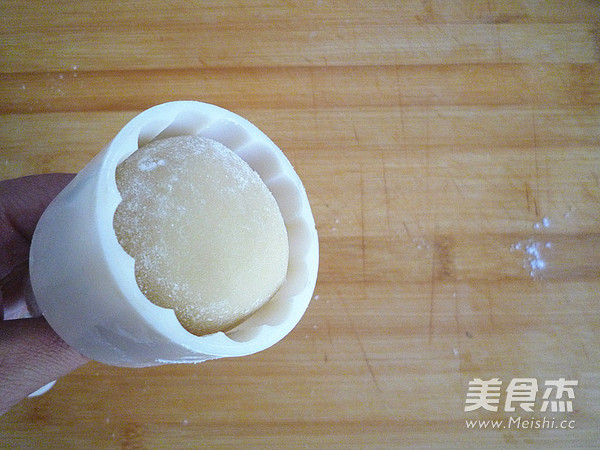广式绿豆蛋黄月饼