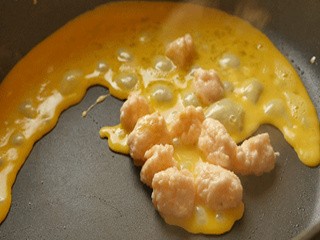 滑蛋炒虾球怎么做?