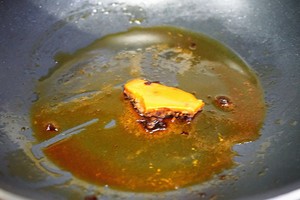 干锅肥肠的做法