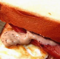 煎蛋火腿三明治