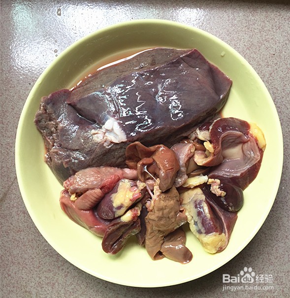 酸豆角炒鸡杂的做法