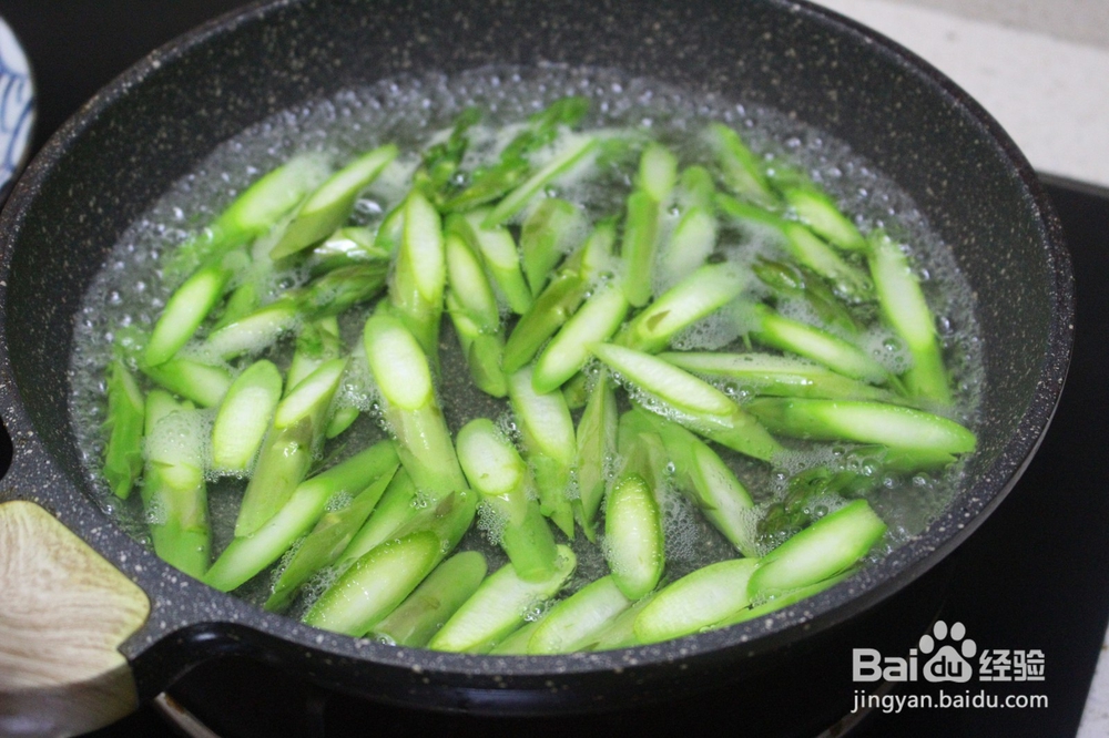 芦笋炒虾仁的做法