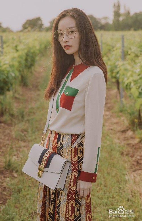 花裙子配什么衣服好看