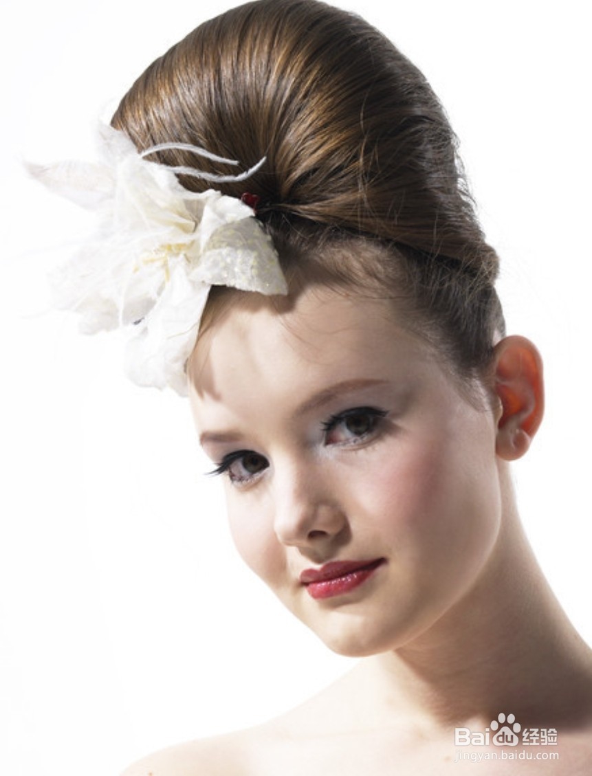 女子的发饰衬托法