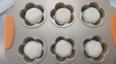 蓝莓果酱小餐包的做法