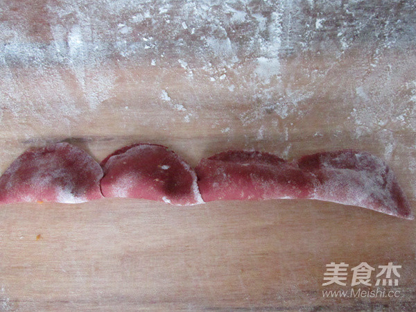 玫瑰花煎饺的做法