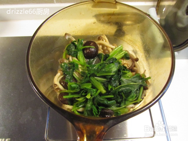 双菇炒菠菜的做法——夏日清爽菜