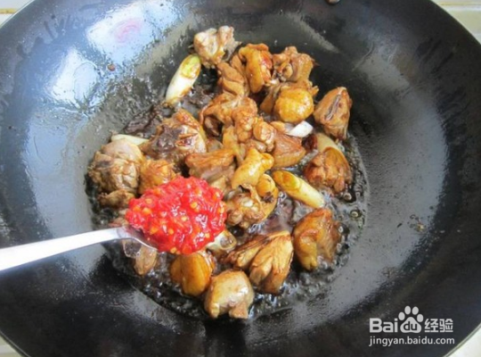 墨鱼干红烧三黄鸡的制作方法