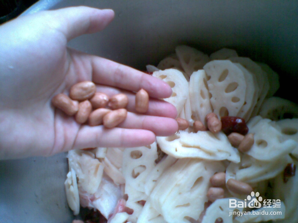 莲藕猪手汤烹制方法