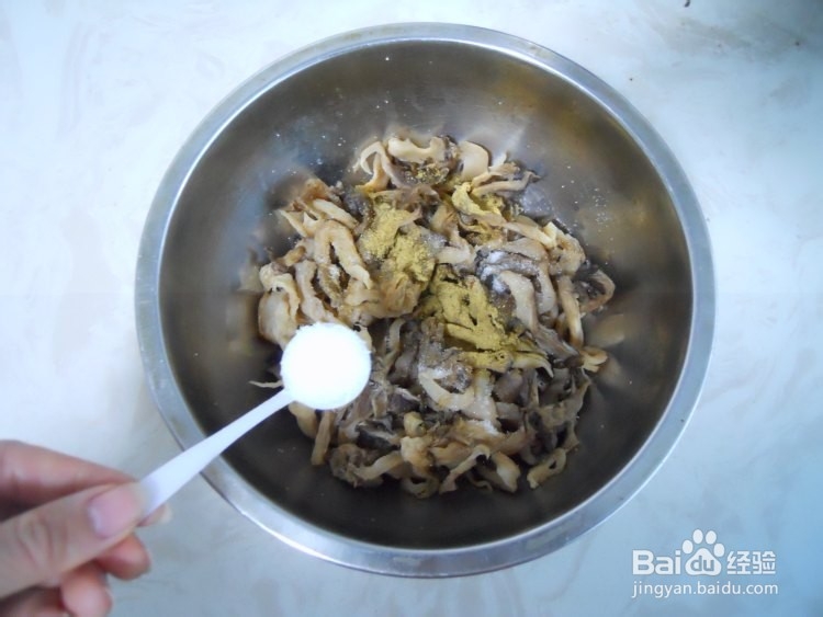 软炸新鲜的蘑菇