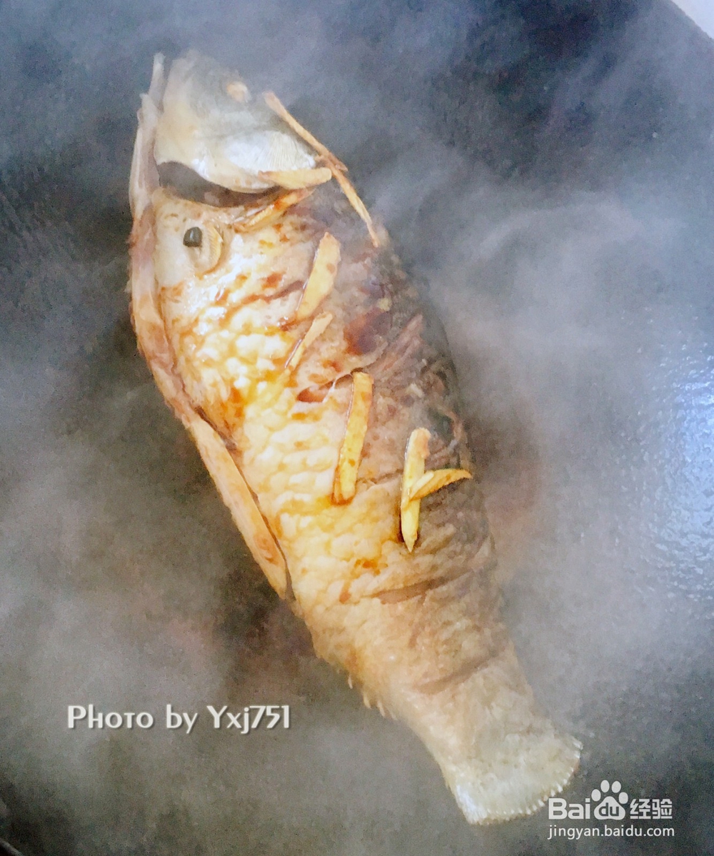 鲜鲜的红烧鲫鱼