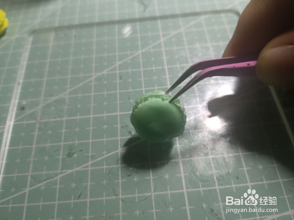 手工制作的马卡龙耳坠