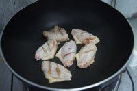 蒜香鸡翅的做法