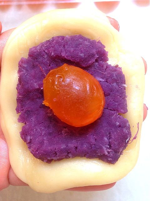 紫薯椰蓉蛋黄月饼