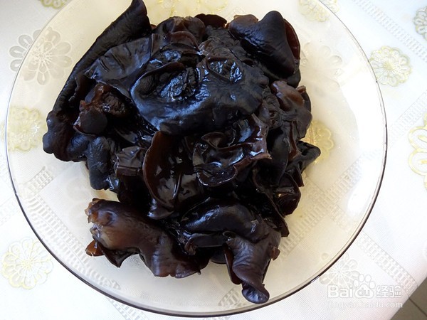 金针菇拌木耳的做法