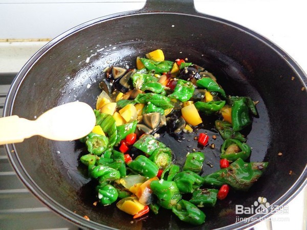 如何做青椒擂皮蛋