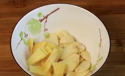 辣椒别再炒着吃，教你秘制新吃法