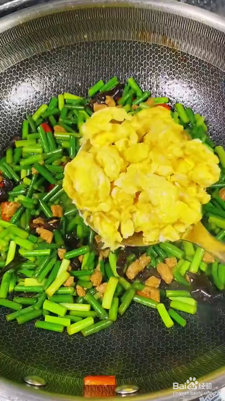 如何做好吃下饭的蒜苔木耳炒鸡蛋