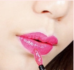 小清新诱惑眼线 红唇妆画出妩媚来