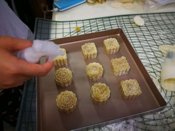 白莲蓉蛋黄月饼