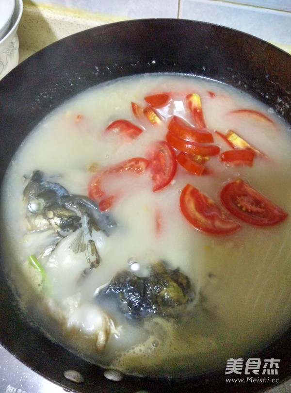 蕃茄鱼头汤的做法